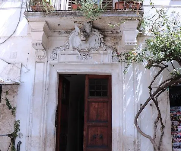 Authentic Monti 5 Mins From Colosseum