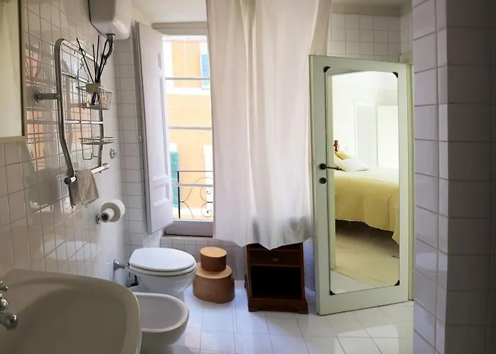 Authentic Monti 5 Mins From Colosseum Rome